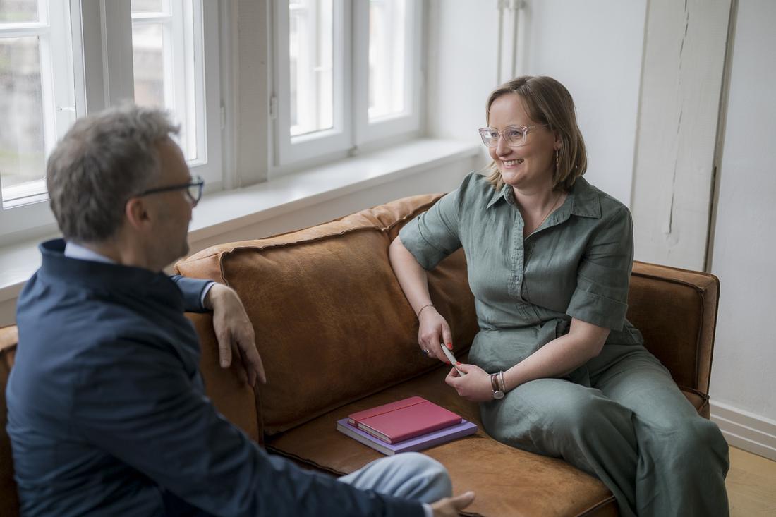 Anne Sendatzki im vertraulichen Coaching-Gespräch