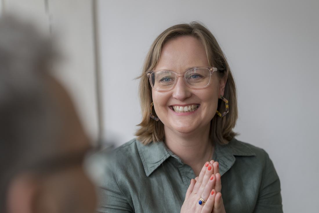 Anne Sendatzki im Coaching-Gespräch