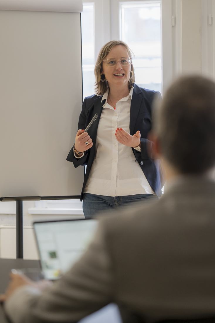 Anne Sendatzki während einer Lehrveranstaltung